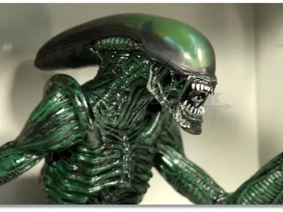 Alien Real Figure Premium Version: Green