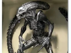 AVP2 Alien Warrior Figure: Real Color