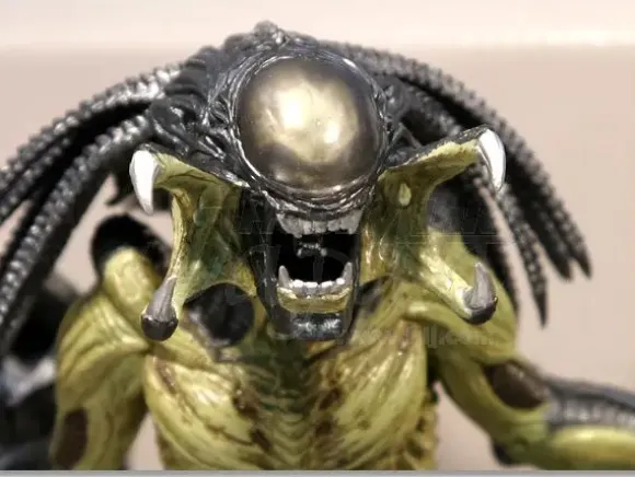 AVP 2 Predalien Figure: Real Color