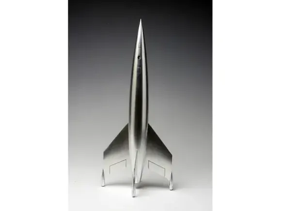 1/144 Luna Rocketship w/Display Base