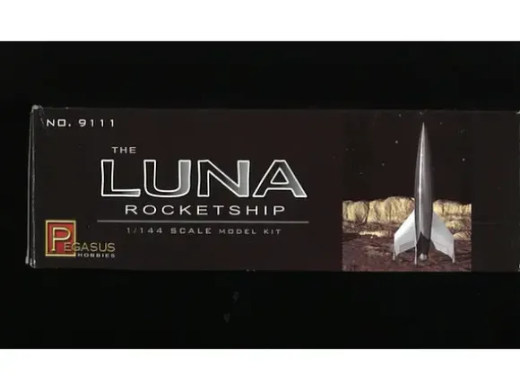 1/144 Luna Rocketship w/Display Base
