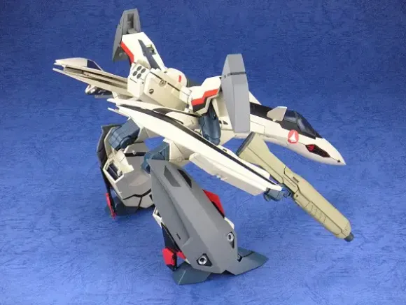 1/60 Macross Plus Transformable YF-19 with Fast Pack