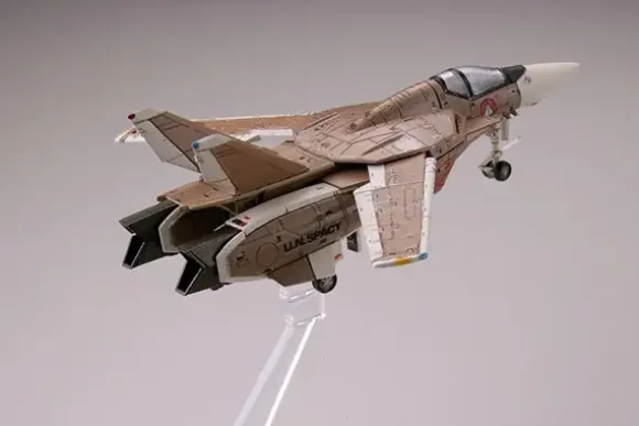 1/144 MCR04 VF-1A Fighter