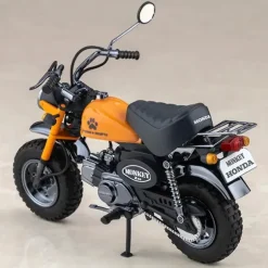 Megami Device Puni Mofu Racing Tu with 1/12 Honda Z50J-1 Monkey