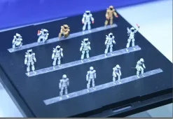 1/100 Mobile Staff