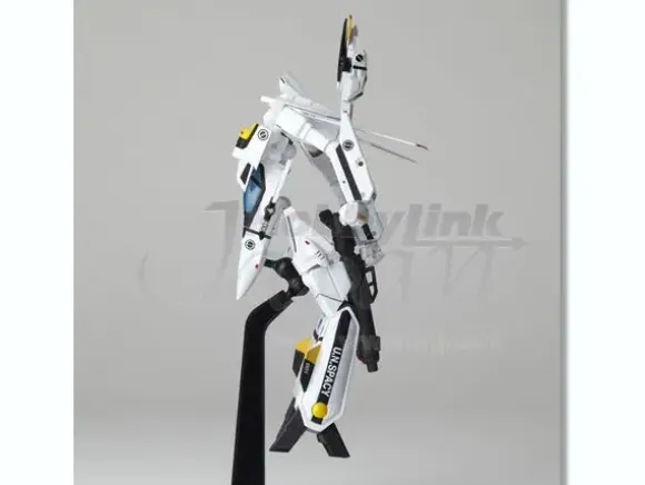 Revoltech Three Transformation Valkyrie VF-1S Roy