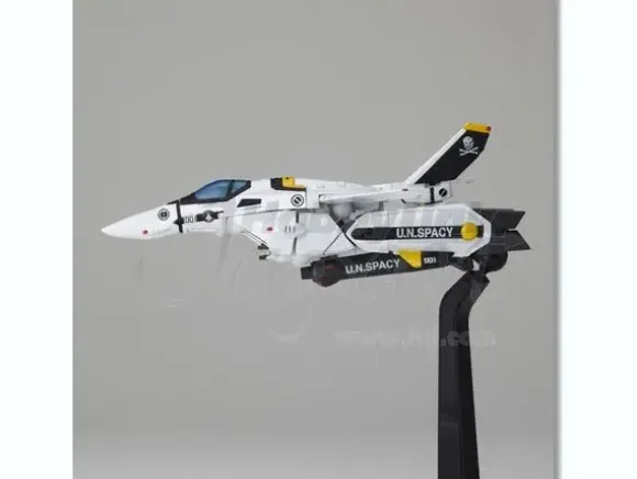 Revoltech Three Transformation Valkyrie VF-1S Roy