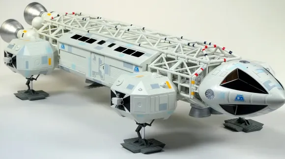 1/48 Space:1999 Eagle Transporter (Semi-finished Painted Kit)