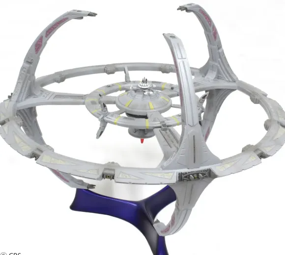 1/3300 Star Trek: DS9 Deep Space Nine