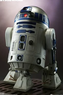 1/2 Star Wars Statue: Legendary Scale Figure R2-D2