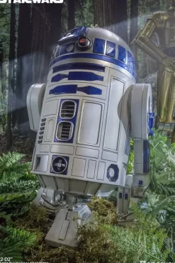 1/2 Star Wars Statue: Legendary Scale Figure R2-D2