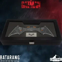 The Batman / Batman Batarang Prop Replica Limited Edition