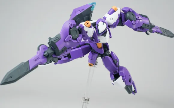 1/144 Ultra Action Trooper: Franz-Alpha Plastic Model Kit (Purple x White)
