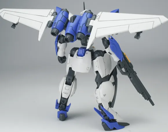 1/144 Ultra Action Trooper: Yun-Que Plastic Model Kit Blue x White Ver.