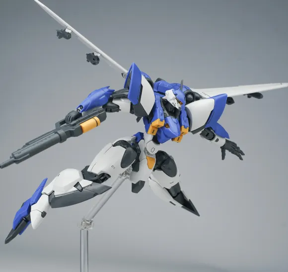 1/144 Ultra Action Trooper: Yun-Que Plastic Model Kit Blue x White Ver.