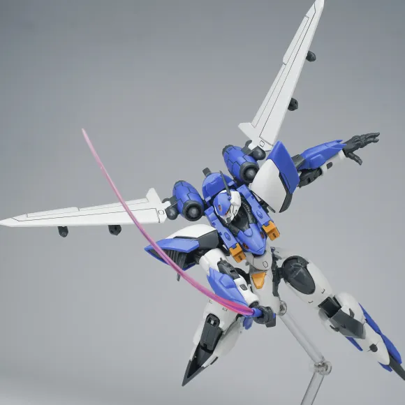 1/144 Ultra Action Trooper: Yun-Que Plastic Model Kit Blue x White Ver.