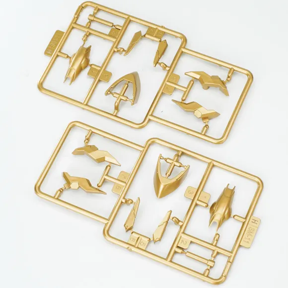 1/144 Ultra Action Trooper: Yun-Que Plastic Model Kit Black x Gold Ver.