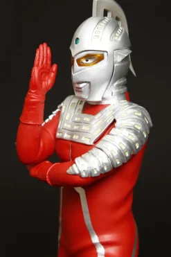 1/6 Ultraseven Wide Shot