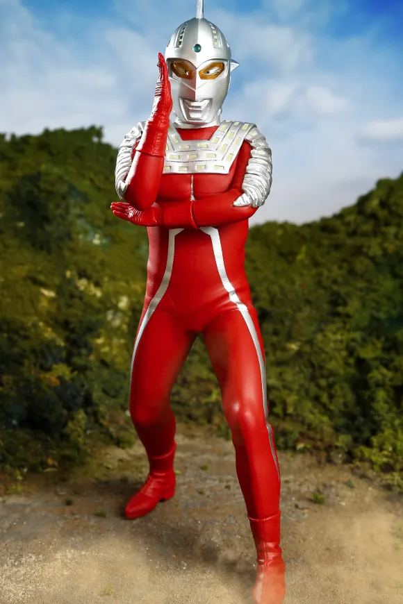 1/6 Ultraseven Wide Shot