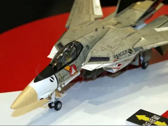 1/72 VF-1J Super/Strike Valkyrie "SVF-41 Black Aces"