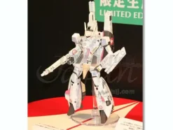 1/72 VF-1S Strike Battroid Valkyrie Minmay Guard