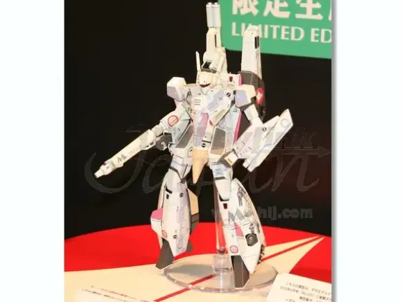 1/72 VF-1S Strike Battroid Valkyrie Minmay Guard