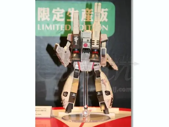 1/72 VF-1S Strike Battroid Valkyrie Minmay Guard