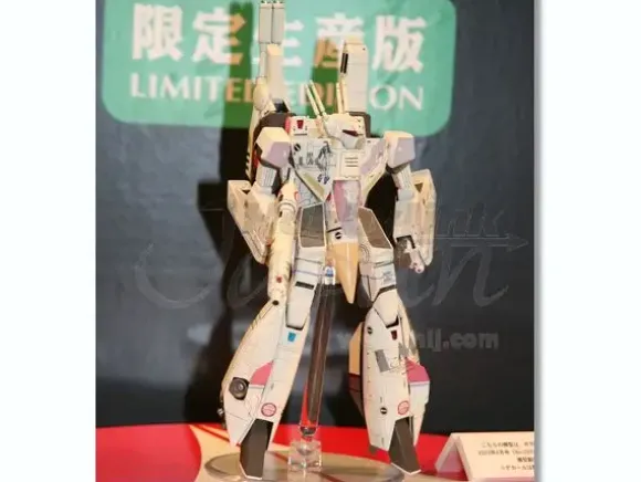 1/72 VF-1S Strike Battroid Valkyrie Minmay Guard